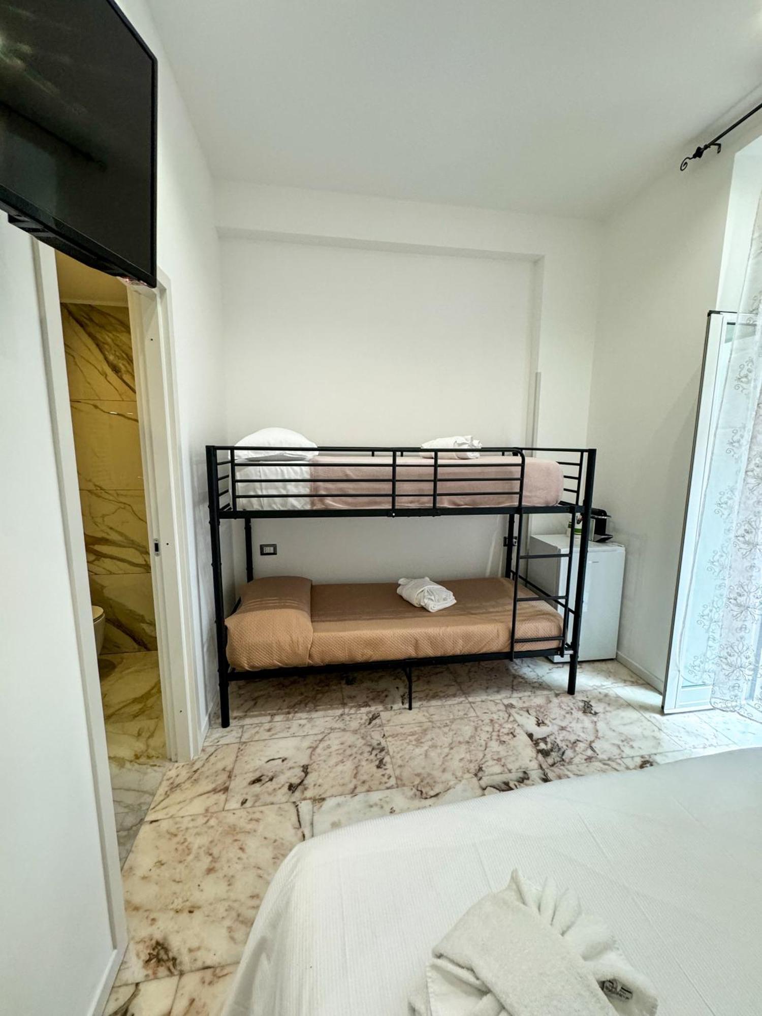 Barone House Hotel โรม ภายนอก รูปภาพ